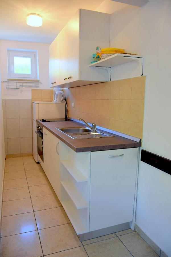 Miramar Gardenn Apartmment Banjol المظهر الخارجي الصورة
