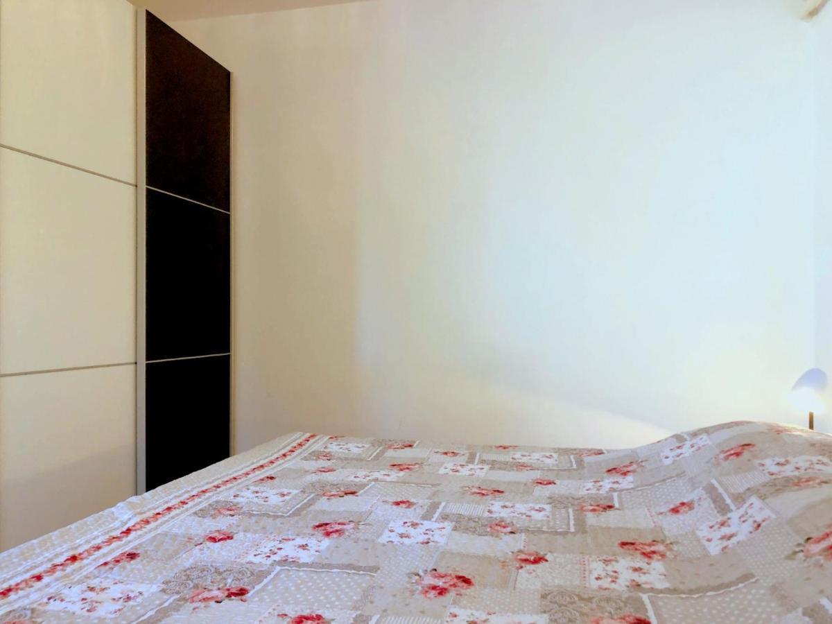 Miramar Gardenn Apartmment Banjol المظهر الخارجي الصورة