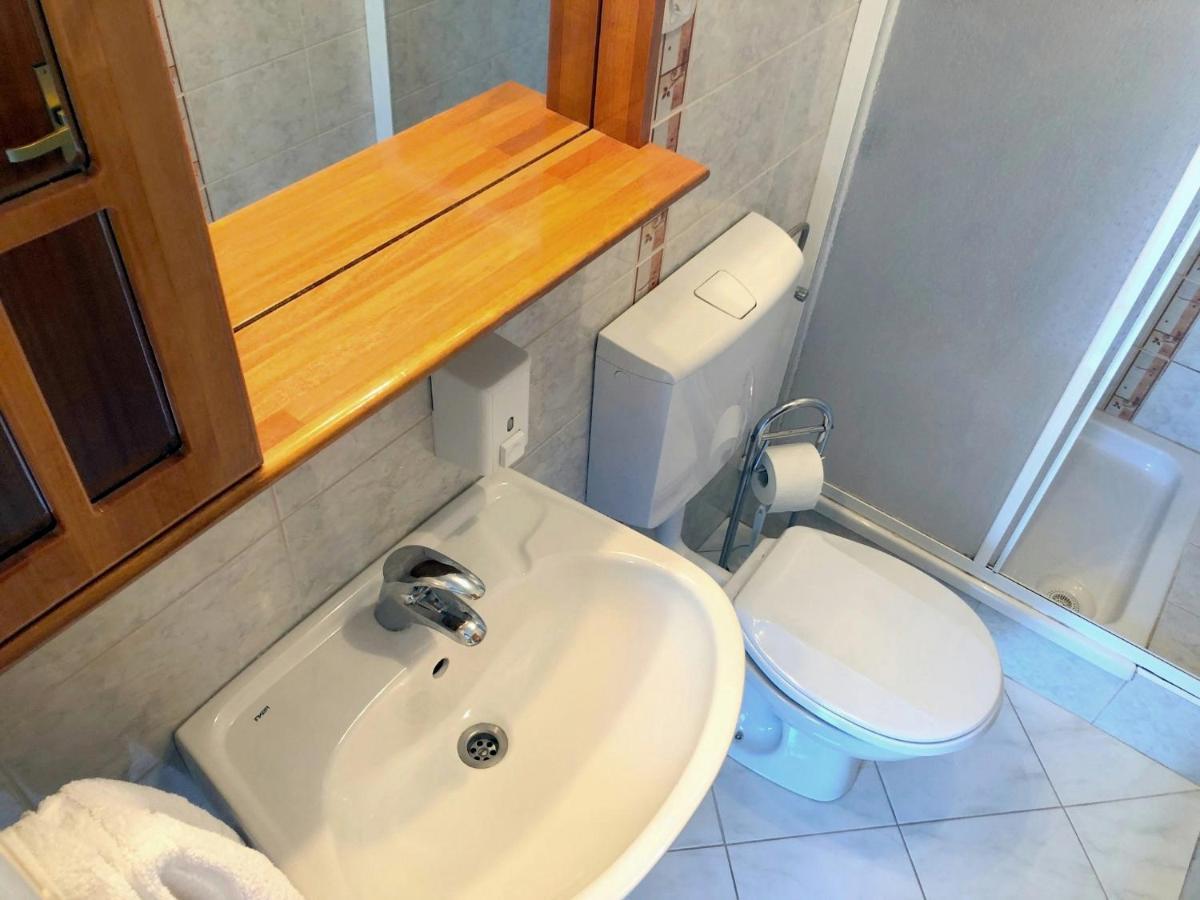 Miramar Gardenn Apartmment Banjol المظهر الخارجي الصورة