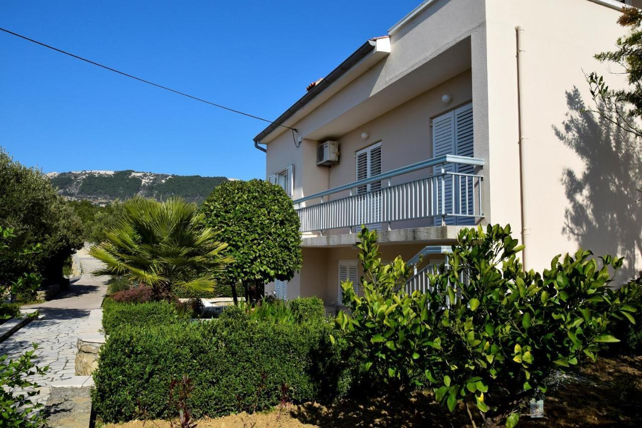 Miramar Gardenn Apartmment Banjol المظهر الخارجي الصورة
