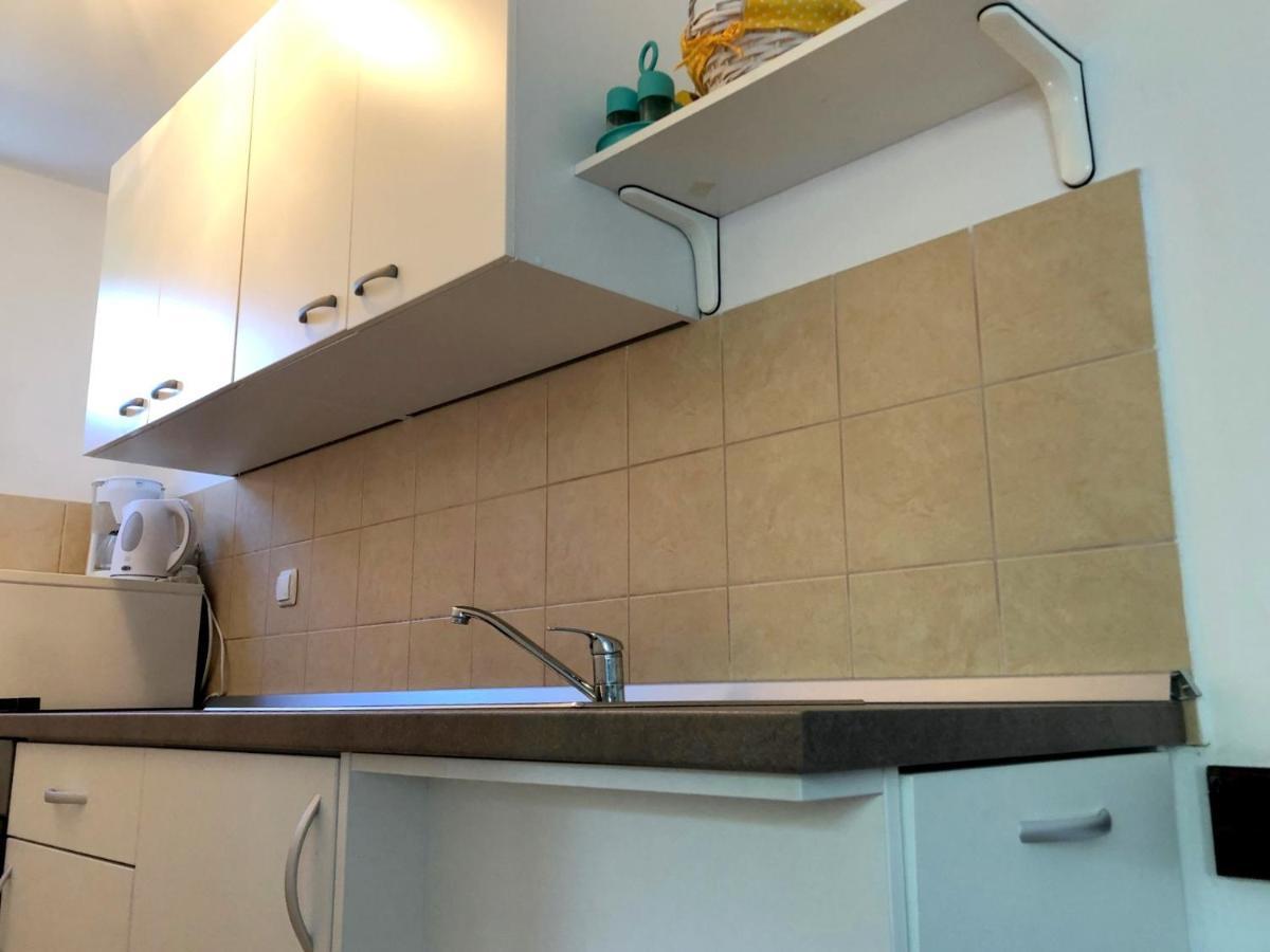 Miramar Gardenn Apartmment Banjol المظهر الخارجي الصورة