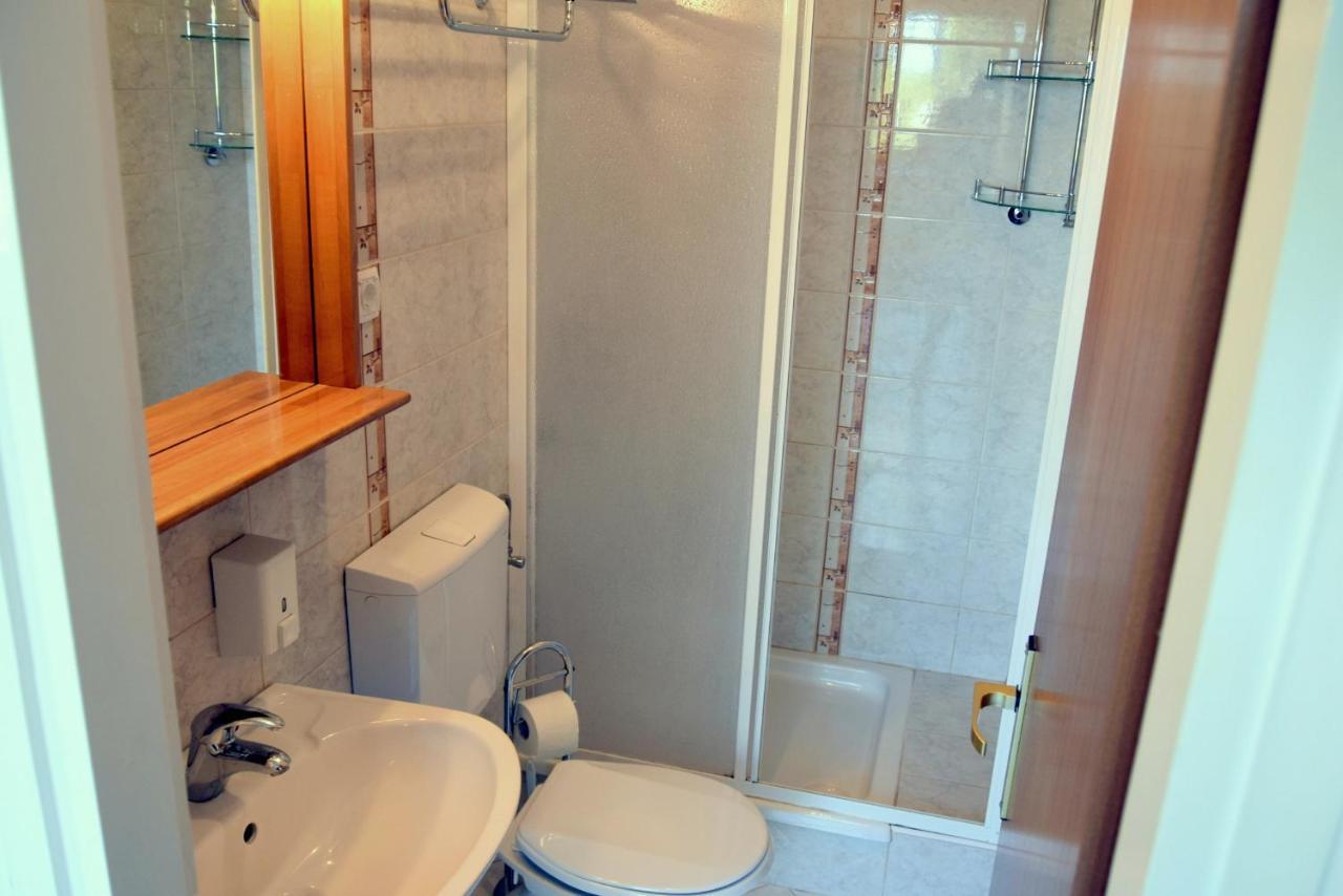 Miramar Gardenn Apartmment Banjol المظهر الخارجي الصورة