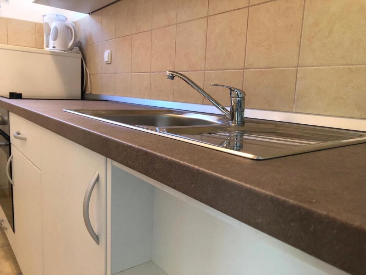 Miramar Gardenn Apartmment Banjol المظهر الخارجي الصورة