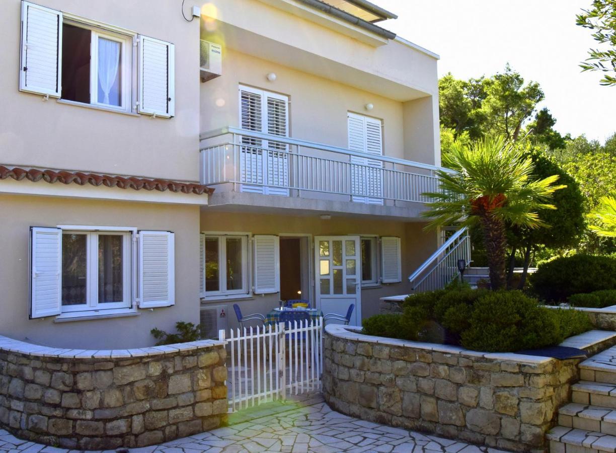 Miramar Gardenn Apartmment Banjol المظهر الخارجي الصورة