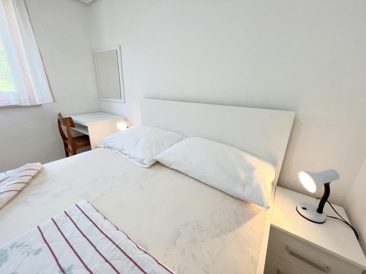 Miramar Gardenn Apartmment Banjol المظهر الخارجي الصورة