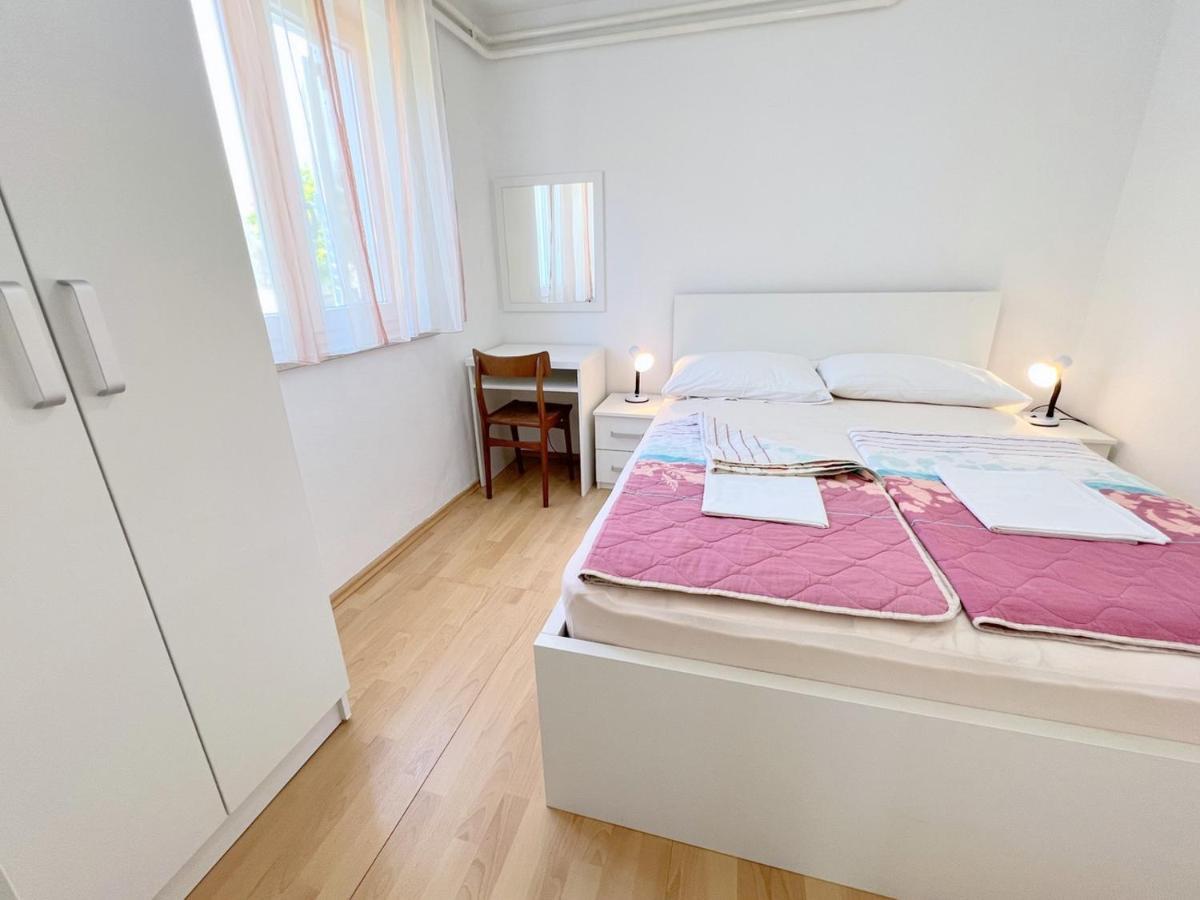Miramar Gardenn Apartmment Banjol المظهر الخارجي الصورة